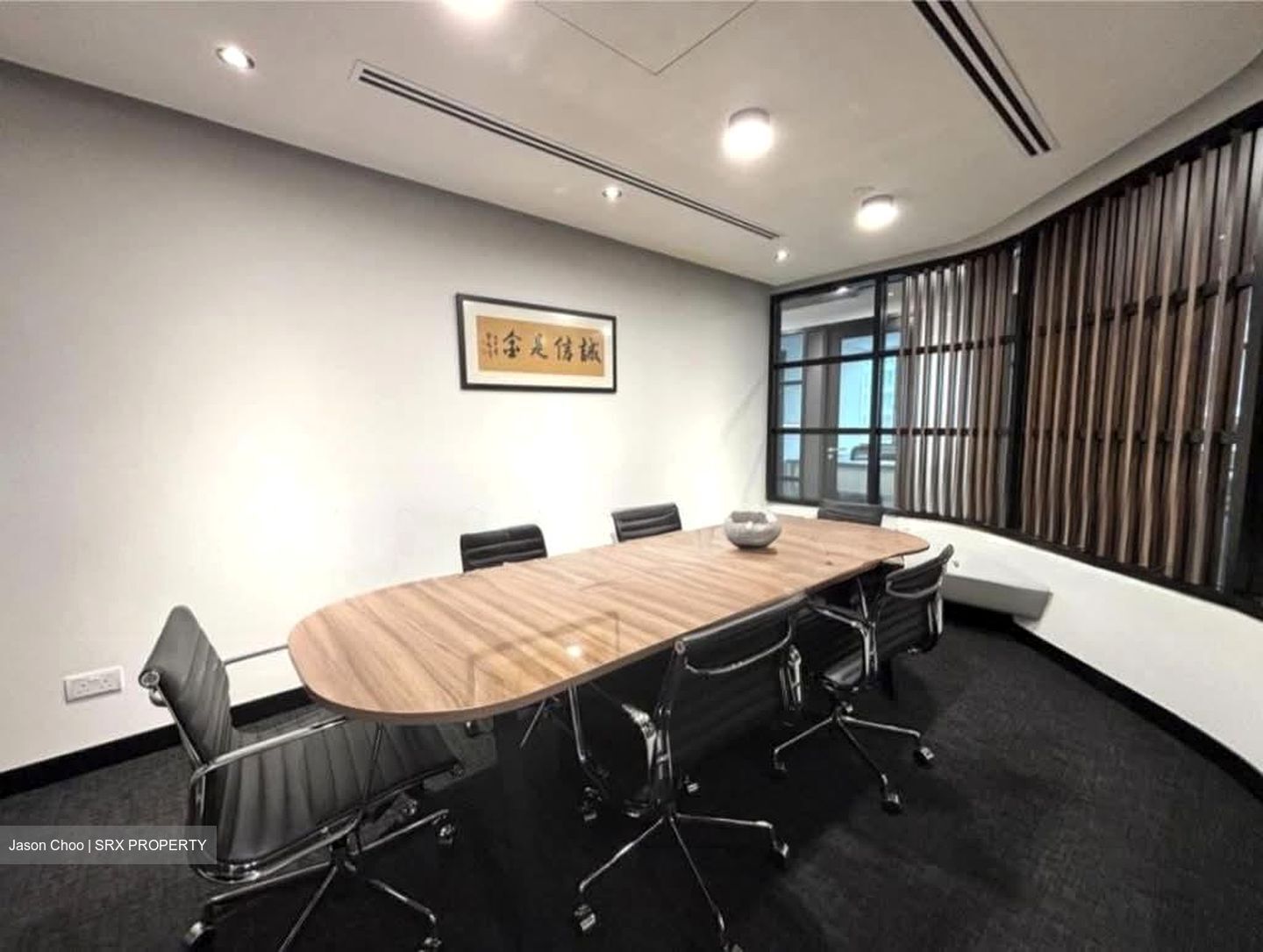 United Square (D11), Office #566883631